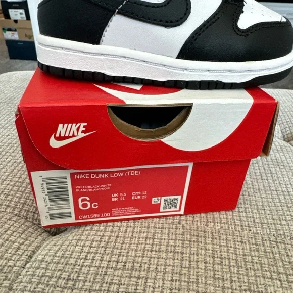 Nike Dunks toddler size 6c never worn with box - Picture 2 of 4